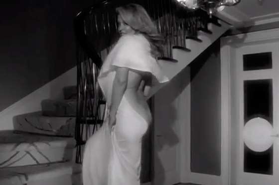 Kylie Minogue en el comercial 'Simulacro e hipérbole'.