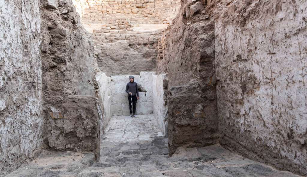 EL CAIRO, 14/03/2025.- Una misión arqueológica egipcio-estadounidense ha descubierto una tumba real de un monarca desconocido perteneciente al Segundo Período Intermedio en el cementerio "Monte Anubis" de Abidos, situado en la provincia central de Sohag, informó este viernes el Ministerio egipcio de Turismo y Antigüedades. "El descubrimiento de la tumba real en Abidos aportó nuevas evidencias científicas sobre el desarrollo de las tumbas reales en la necrópolis del Monte Anubis, que se remonta a la dinastía de Abidos, donde una serie de reyes gobernaron el Alto Egipto entre 1700 a.C .y 1600 a.C.", destacó el ministerio en un comunicado. EFE/ Ministerio De Turismo Y Aniguedades Egipcio SOLO USO EDITORIAL/SOLO DISPONIBLE PARA ILUSTRAR LA NOTICIA QUE ACOMPAÑA (CRÉDITO OBLIGATORIO)