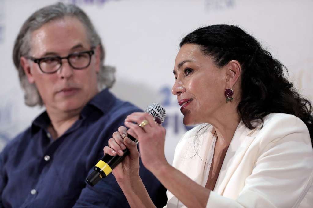 MEX2895. MORELIA (MÉXICO), 19/10/2024.- La actriz mexicana Dolores Heredia habla durante una rueda de prensa este sábado, en el Festival Internacional de Cine de Morelia (FICM) (México). 'Pedro Páramo' es el primer viaje cinematográfico del reconocido fotógrafo mexicano Rodrigo Prieto, quien ahora se erige como director con esta película que llega este sábado a los teatros del Festival Internacional de Cine de Morelia (FICM), al adaptar la gran obra del reconocido escritor Juan Rulfo. EFE/ Iván Villanueva