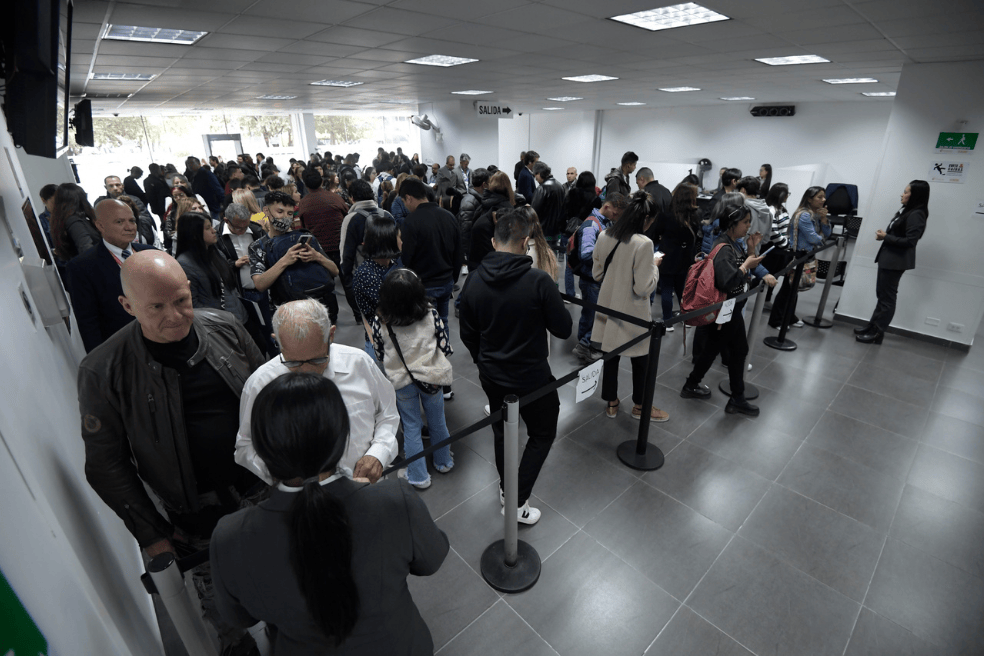 De acuerdo con la Cancillería, diariamente, en el país se expiden unos 10.000 pasaportes.