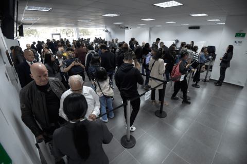 Procuraduría alerta que Colombia podría vivir crisis de suministro de pasaportes