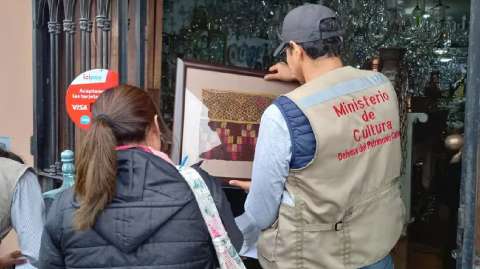 Perú recupera cuatro textiles de más de 600 años que ofrecía una tienda de antigüedades