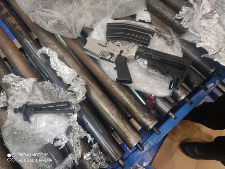 Una segunda ronda de hallazgos de armas en el aeropuerto El Dorado.
