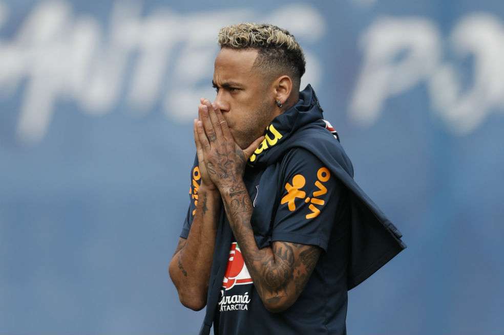 Neymar volvió a los entrenamientos con Brasil. / AFP