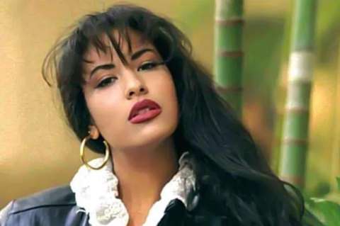 Selena Quintanilla: los 5 looks con los que rompió las reglas y siguen en tendencia