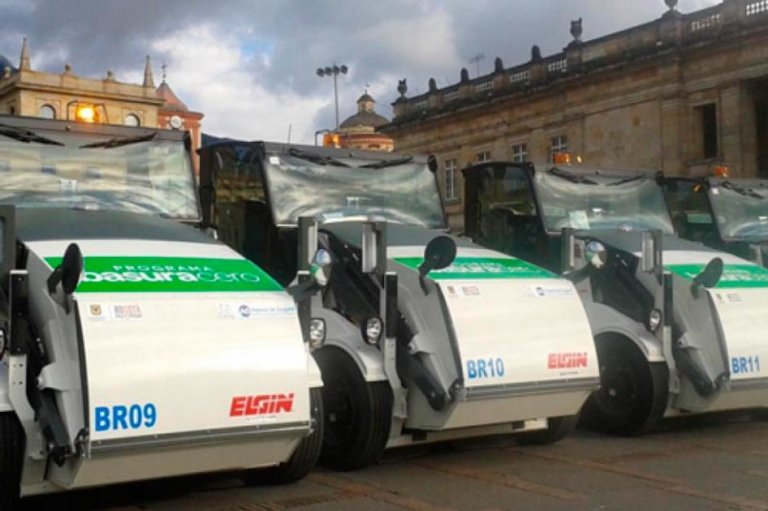 Comenzó dotación de barredoras para trabajadores de aseo de Aguas Bogotá