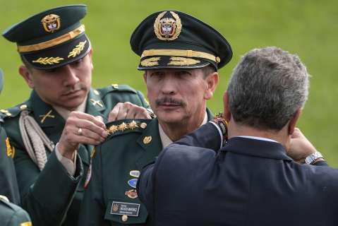 Por escándalo de “carpetas secretas”, Nicacio Martínez ya no será agregado militar en Bélgica