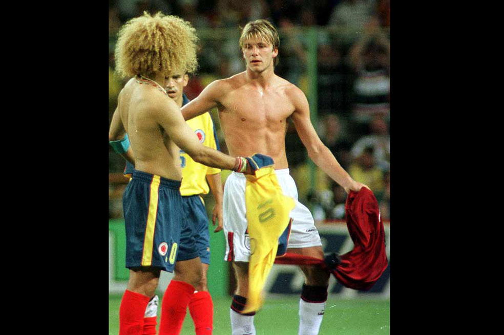 Carlos Valderrama y David Beckham en el partido en que los ingleses eliminaron a Colombia del Mundial.