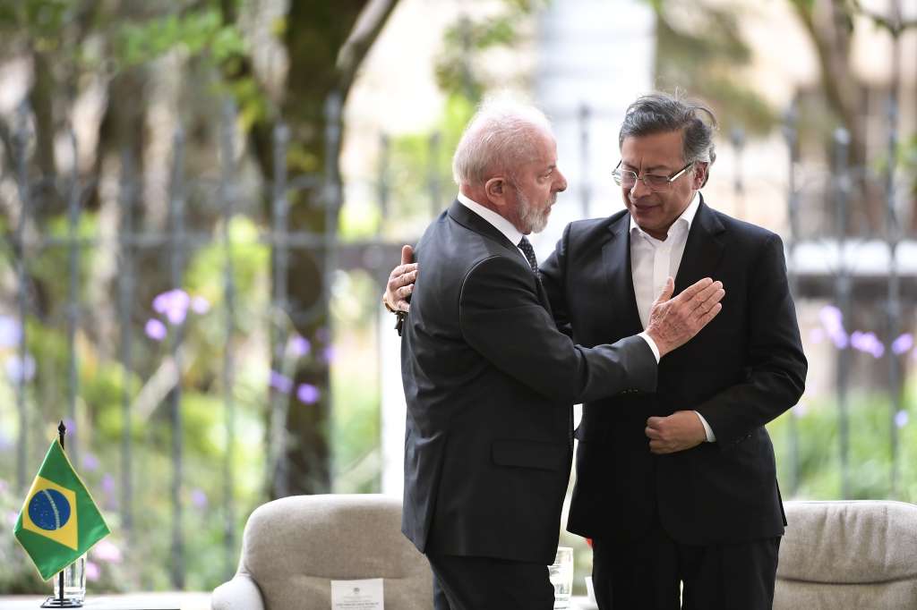 Presidente de Colombia, durante la Cumbre amazónica, reunión de presidentes de países amazónicos en la Casa de Nariño, lo acompaña el mandatario de Brasil Luiz Inácio Lula da Silva