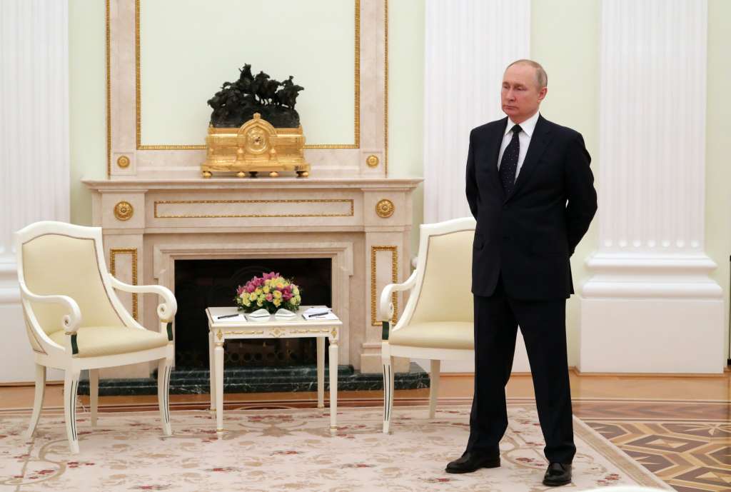 Moscow (Russian Federation), 11/03/2022.- Russian President Vladimir Putin stands prior to a meeting with Belarusian President Alexander Lukashenko (not pictured) in the Kremlin in Moscow, Russia, 11 March 2022. (Bielorrusia, Rusia, Moscú) EFE/EPA/MIKHAIL KLIMENTYEV / KREMLIN POOL / SPUTNIK MANDATORY CREDIT