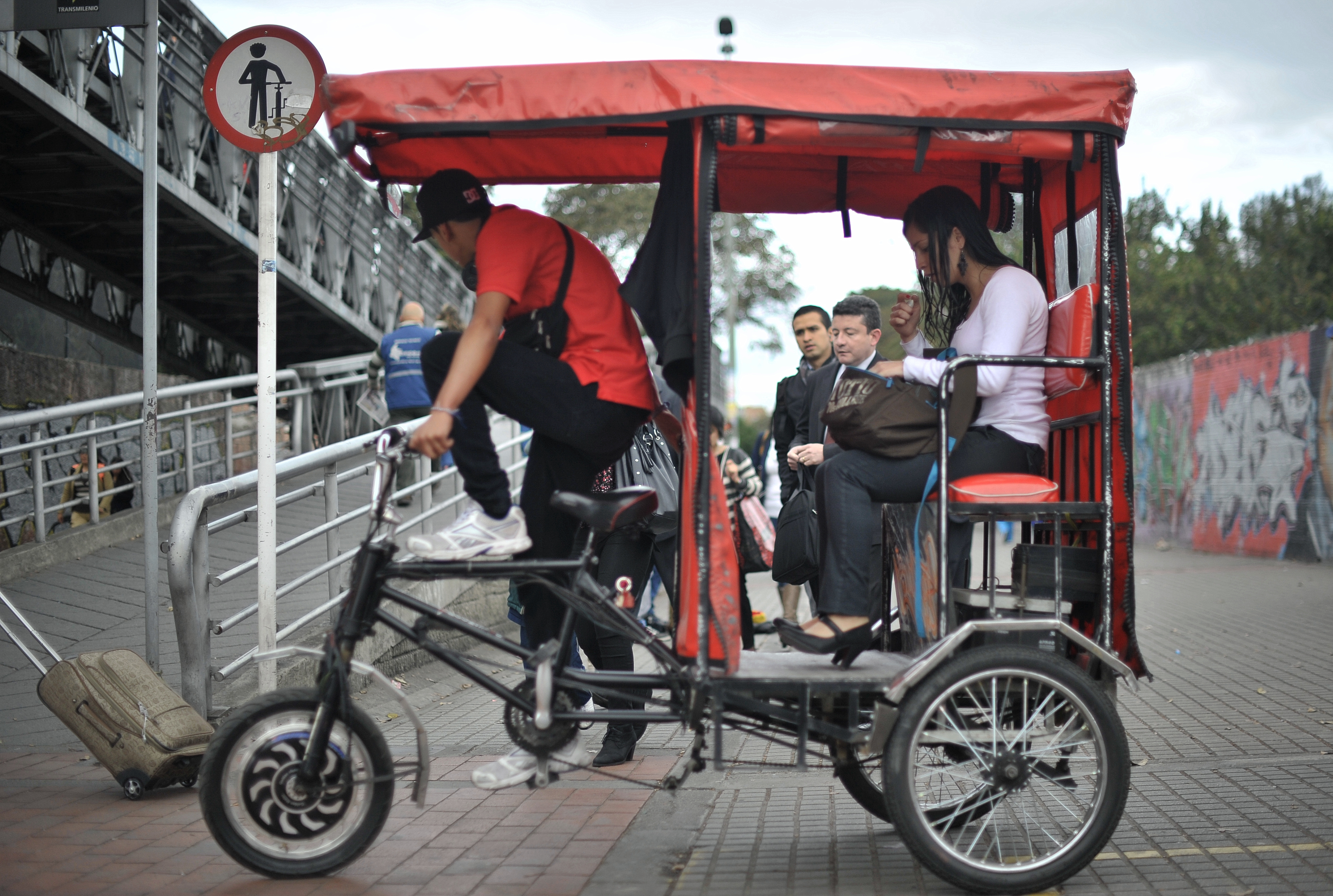 Circulacion y recorrido de estos vehiculos de transporte público que operan cerca al portal de TransMilenio de Toberín