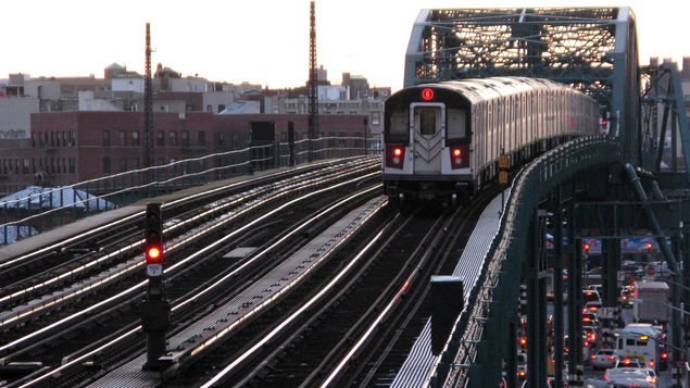 Más de seis millones de personas al día se movilizan en el metro de Nueva York. / AFP