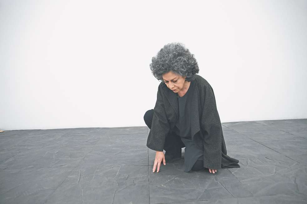 “Es extraordinario tener el armamento de un conflicto inutilizado en un piso que se convierte en espacio de arte y memoria, para nuevos artistas y para cualquier colombiano”: Doris Salcedo. / Cristian Garavito - El Espectador