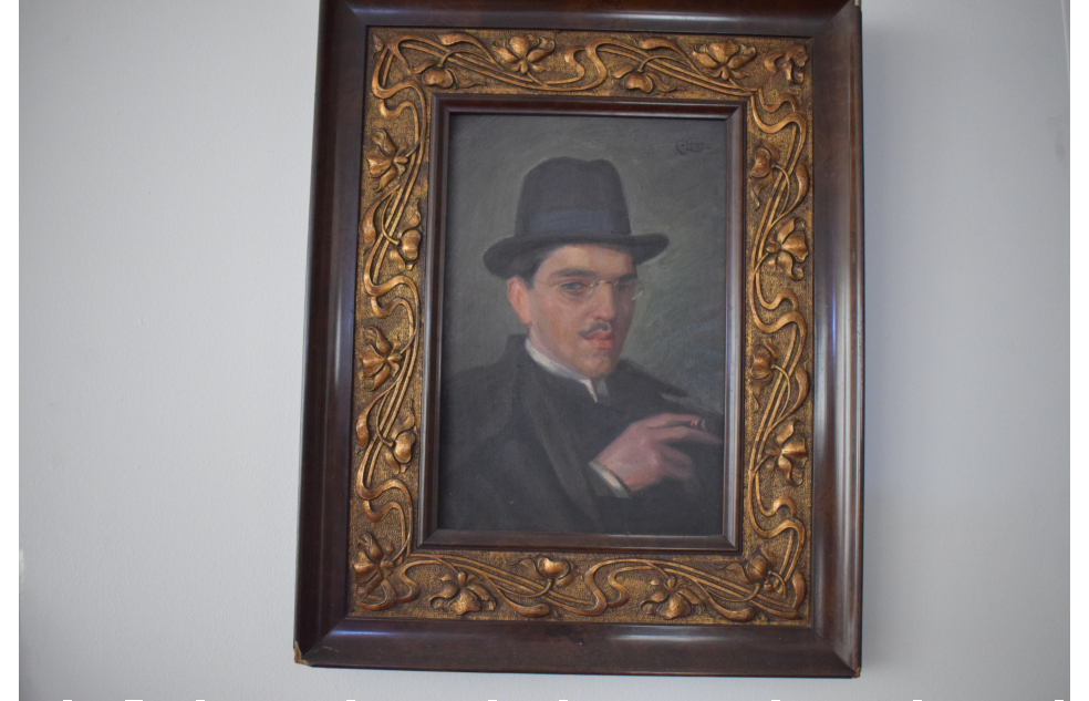 Joaquín García Borrero, poeta huilense. Algos, traduce dolor en griego, es el título de su poemario.