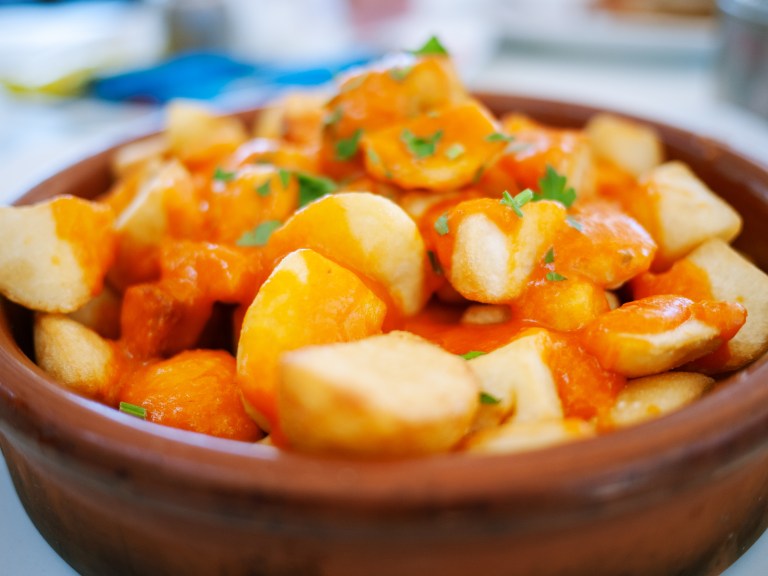 Papas chorreadas, una tradición con mucho sabor
