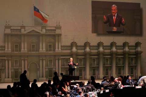 Piñera rinde homenaje a Chávez al inicio de la Cumbre Celac