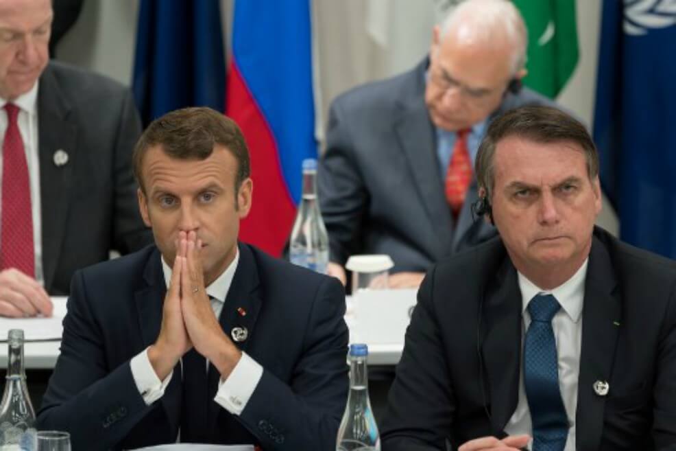 El presidente francés Emmanuel Macron considera que su homólogo brasileño Jair Bolsonaro "mintió" sobre sus compromisos en favor del medio ambiente, y anunció el viernes que, en estas condiciones, Francia se opone al acuerdo de libre comercio UE-Mercosur. / AFP