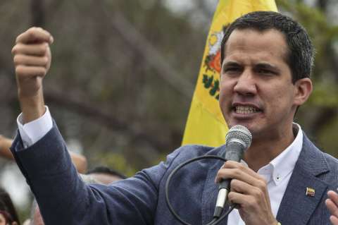 Guaidó llama a no desfallecer pese a jornada de débiles protestas contra Maduro