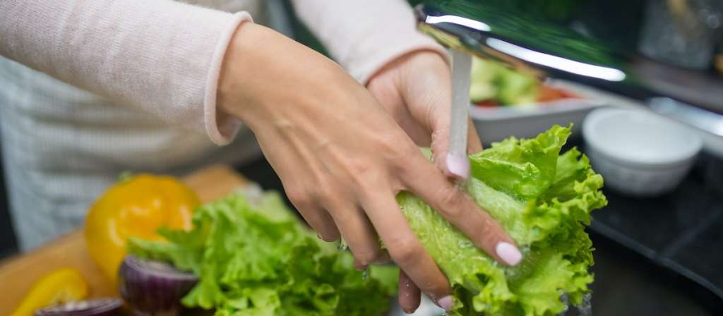 Sigue estas recomendaciones de higiene en la cocina para evitar la contaminación de tus alimentos y prevenir enfermedades.