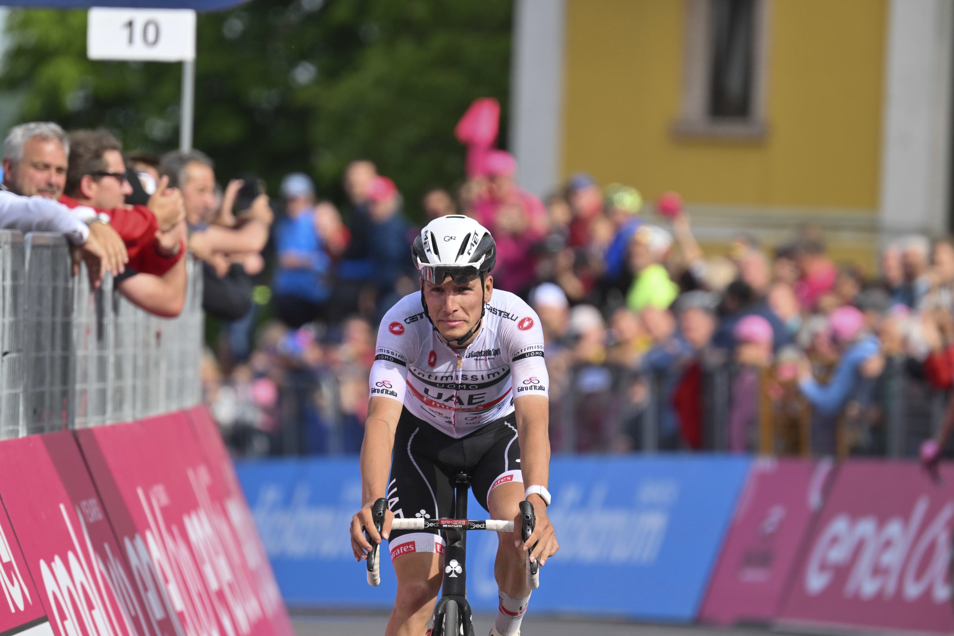 Lavarone (Italy), 25/05/2022.- Portuguese rider Joao Almeida of UAE Team Emirates team crosses the finish line during the 17th stage of the Giro d'Italia 2022 cycling race, over 168 kilometers from Ponte di Legno to Lavarone, 25 May 2022. (Ciclismo, Italia) EFE/EPA/MAURIZIO BRAMBATTI
