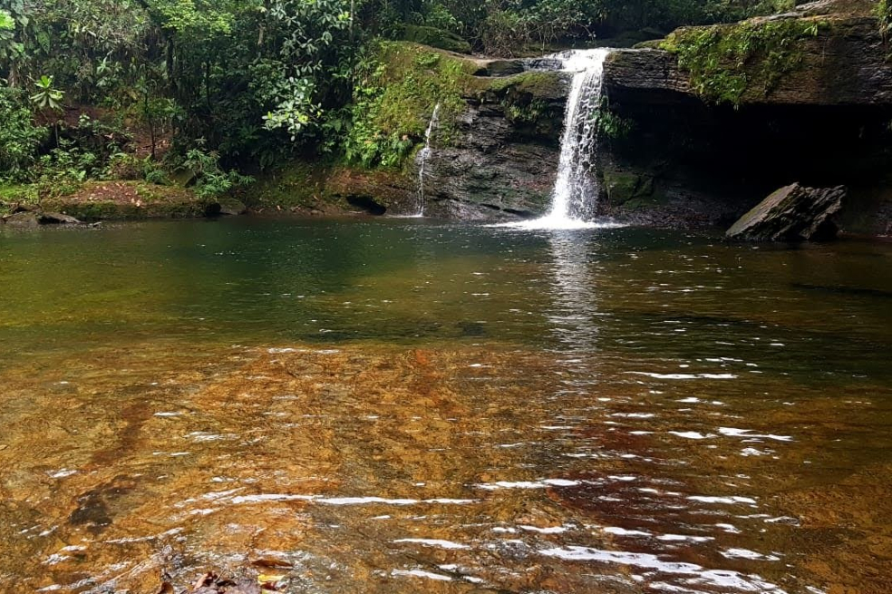 Entre los 2.790 metros de recorrido que hay hasta la Cascada del Fin del Mundo hay muchos ríos y cascadas.