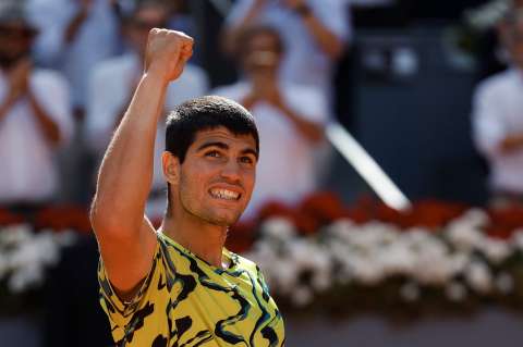 ¡Imparable! Alcaraz pasa a la final de Madrid en su cumpleaños