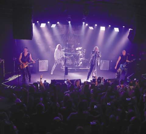 Joe Elliott, cantante de Def Leppard, habría sido dado de alta en la Clínica Marly