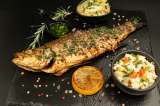 Receta: así se prepara una trucha al ajillo en horno para Semana Santa