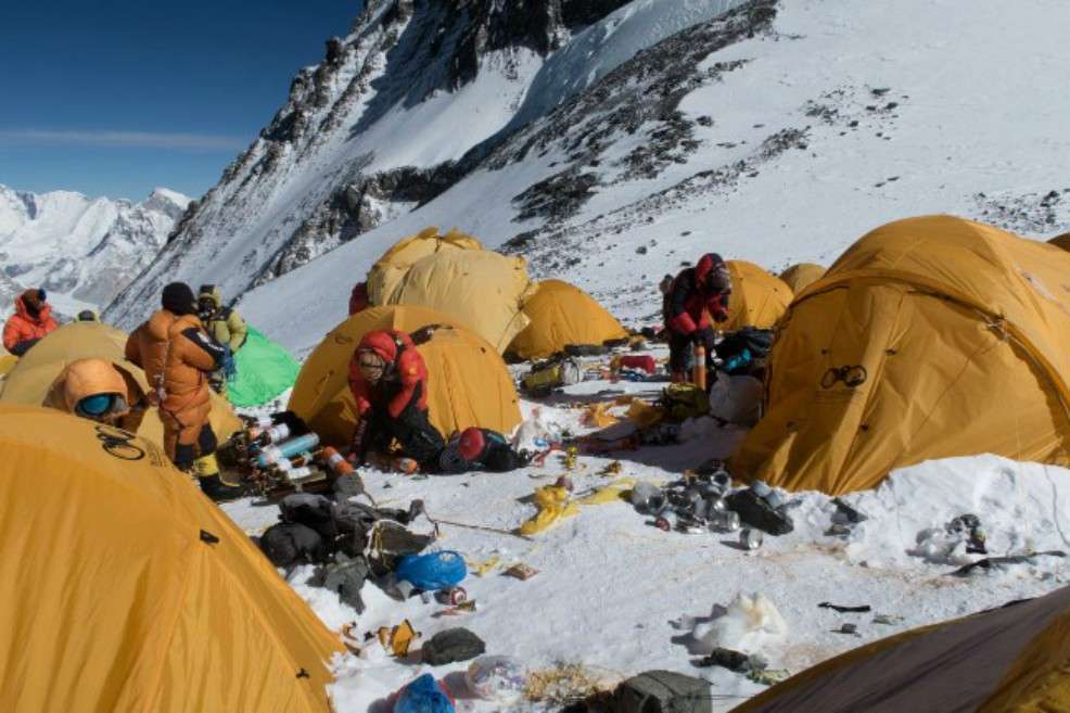 Basura en el monte Everest. / AFP