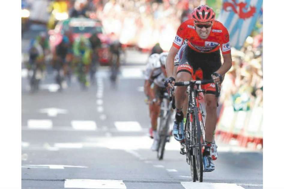 Tom Dumoulin se mantiene en el primer lugar de la Vuelta a España, con 6 segundos de ventaja sobre Fabio Aru. / EFE