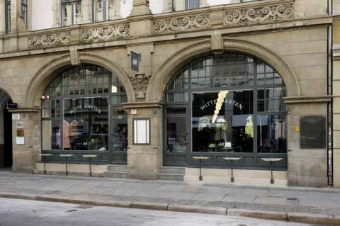H&M ahora ofrece clases de yoga y café gratis en una de sus tiendas