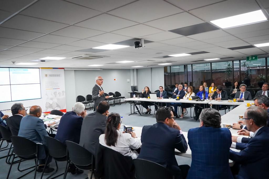 El ministro de Salud, Guillermo Jaramillo, se reunió este lunes 29 de mayo con 20 gerentes de diferentes EPS para buscar acuerdos sobre la reforma.