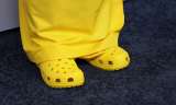 ¿Por qué las escuelas de EE. UU. están prohibiendo los Crocs?