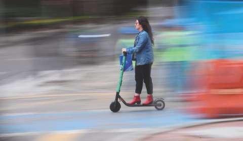 Vehículos eléctricos en ciclorrutas: la mitad excede el doble la velocidad permitida