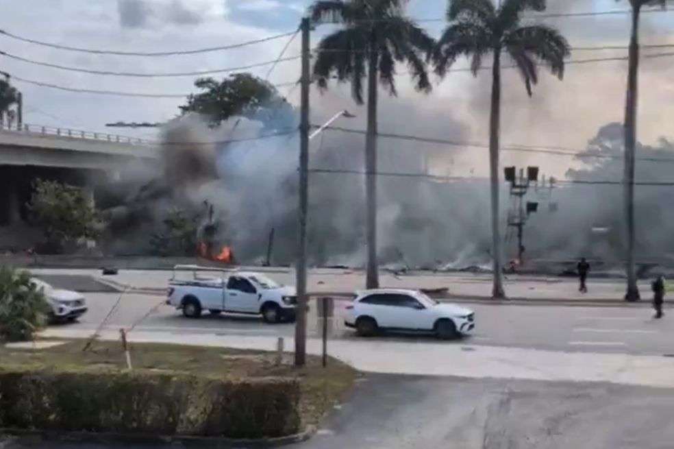 Los equipos de emergencia estaban respondiendo a un accidente de avioneta cerca del aeropuerto de Boca Raton, Florida.