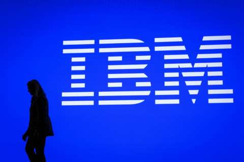 Indignación por etiquetas raciales en solicitudes de empleo en IBM