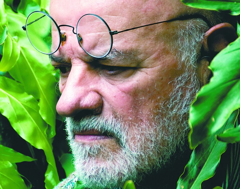Guillermo Angulo: “Todo lo que escribo es autobiografía, porque carezco de imaginación”