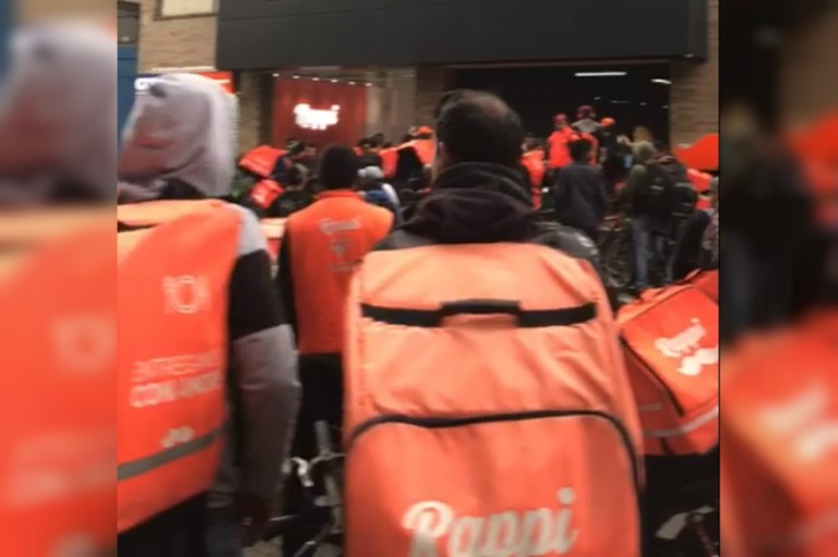 Rappitenderos protestan por cambios en los costos del domicilio