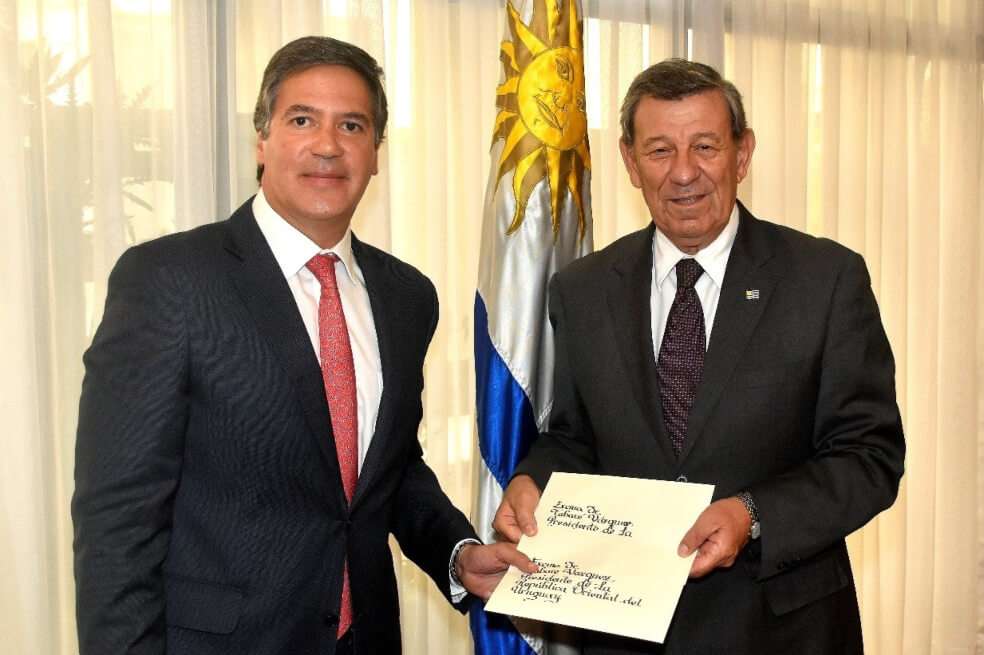 El 1° de abril de 2019, Fernando Sanclemente presentó copia de sus cartas credenciales al canciller uruguayo, Rodolfo Nin Novoa.
/ Cancillería colombiana