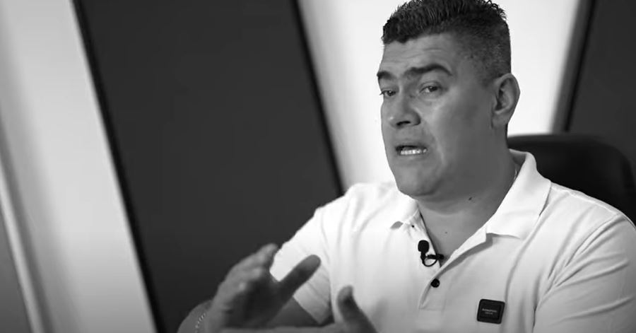 Eduardo Luis López, narrador deportivo en Win Spots en Claro Oscuro de El Espectador.