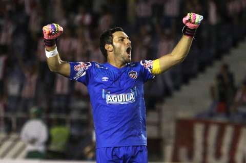 Sebastián Viera vio por celular el nacimiento de su tercer hijo