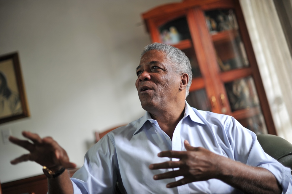 Francisco Maturana sostiene que hoy es más fácil salir a Europa; él fue el primer colombiano en hacerlo, para dirigir o jugar, y con toda la familia. Cuando él se atrevió, afirma, únicamente tenía ilusiones.