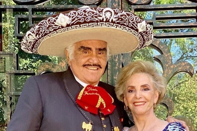 Doña Cuquita, esposa de Vicente Fernández, también se encuentra hospitalizada