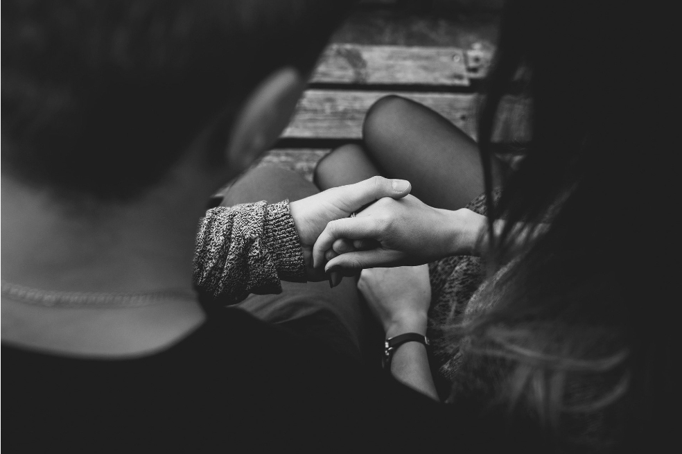 ¿Por qué te rechazo? No lo sé, amor mío. Los amores prolongados irremediablemente se contaminan de repugnancia, de discusiones acres, de un aburrimiento y una indiferencia a veces inexplicables y abruptos, y también predecibles y agobiantes.