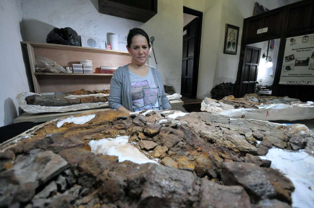 María Eurídice Páramo en el hallazgo de un fósil de 130 millones de años.