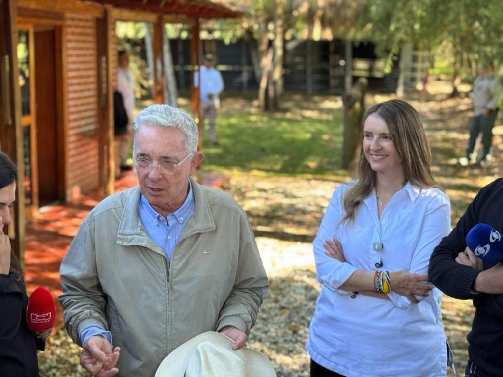 Álvaro Uribe y Paloma Valencia
