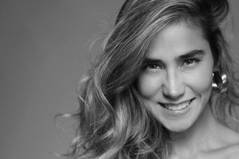 Zahira Benavides le enseña a hacer arroz con leche