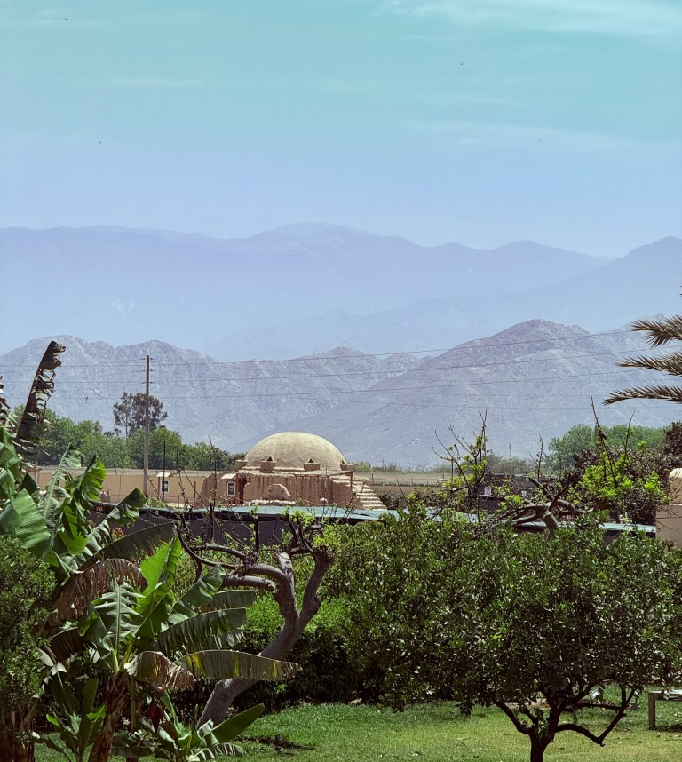 El viaje culmina en Ica, en la Ruta del Pisco, una tradición que refleja siglos de historia y saber ancestral.