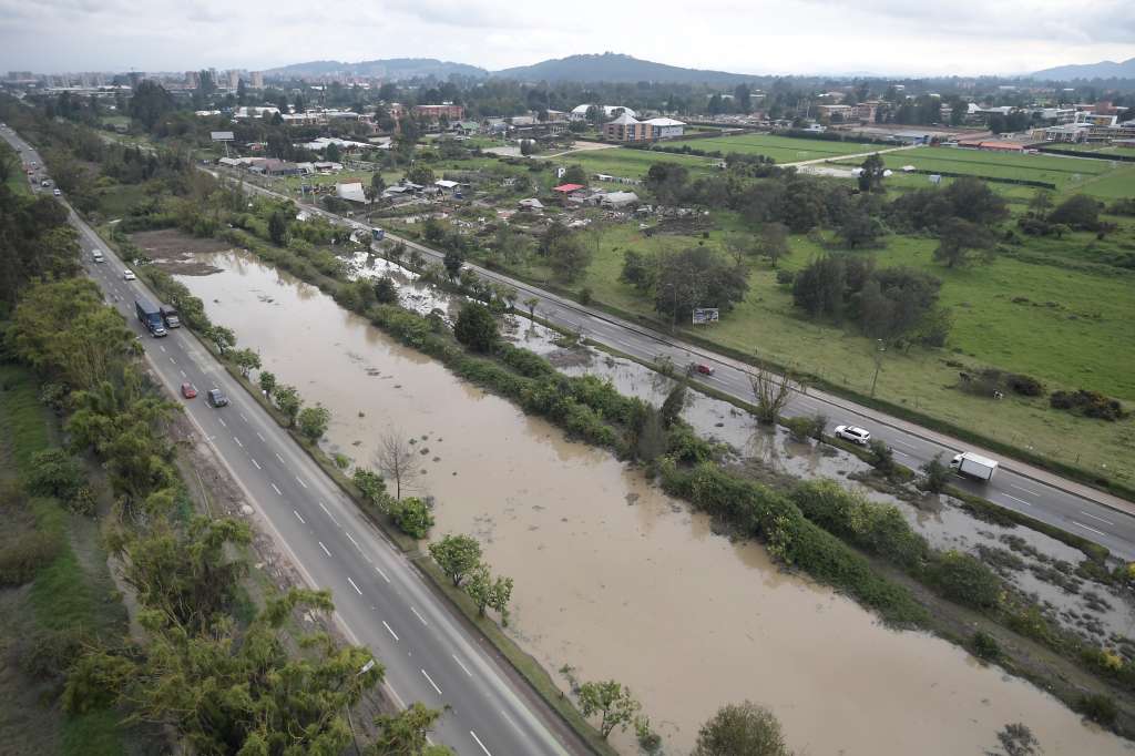 Inundación en la Autopista Norte por cuenta de la nula conexión de los humedales Torca y Guaymaral.