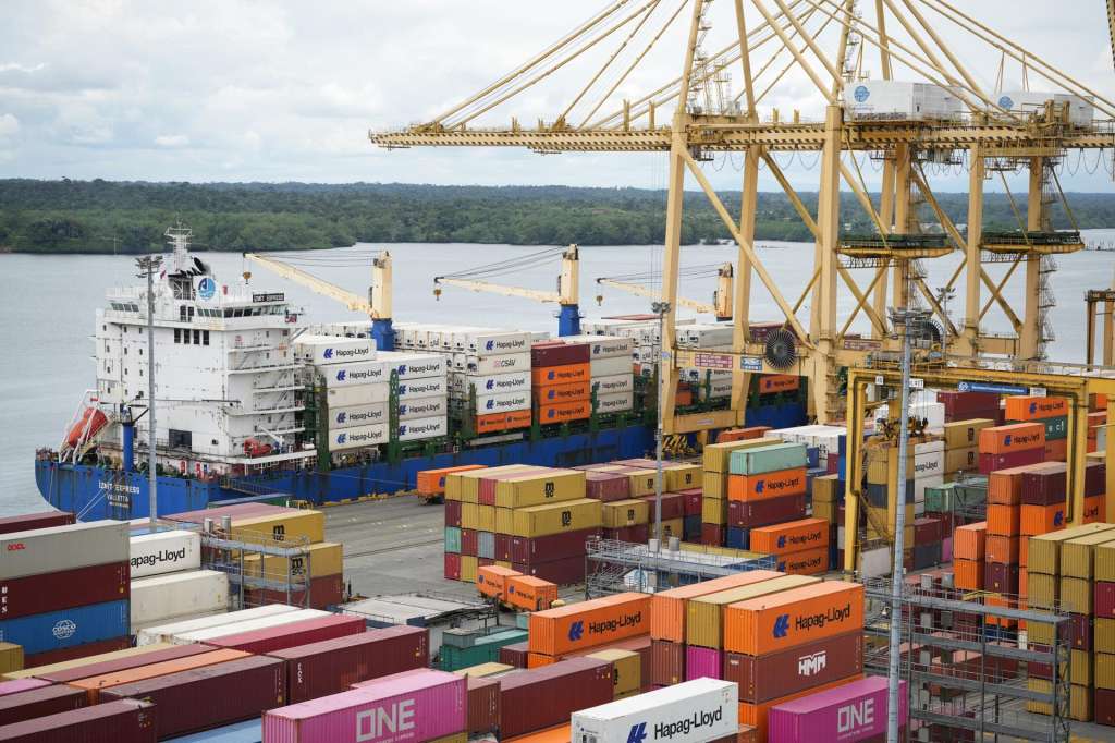 Contenedores en el puerto de Buenaventura